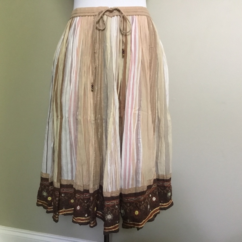 SOHO COMPAGNE tan neutral embroidered midi skirt L